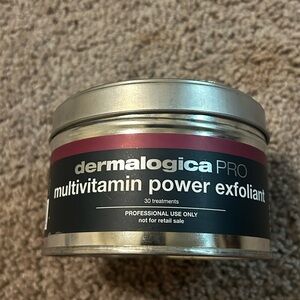 Dermalogica PRO Multivitamin Power Exfoliant in Silver Tin